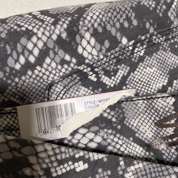 Seven7 high rise skinny jeans snakeskin pattern size 14 - Picture 9 of 9